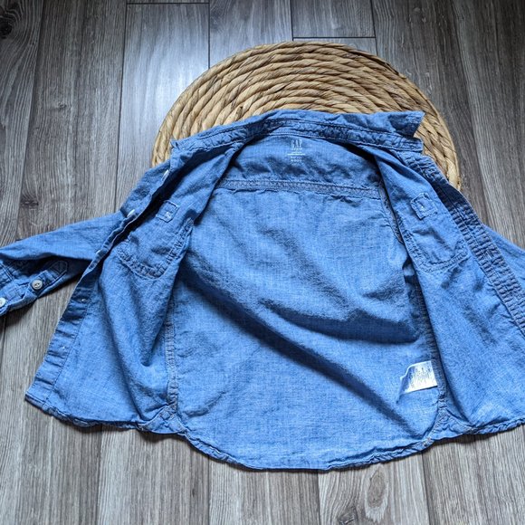 [KIDS 2/$30] EUC Toddler Boy (4T) - GAP Chambray Button-down Shirt - Picture 3 of 7